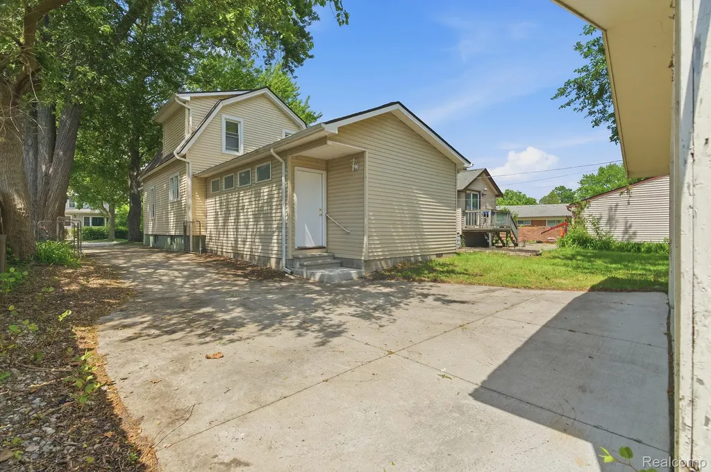 147 Crocker Boulevard Mt. Clemens City MI 48043