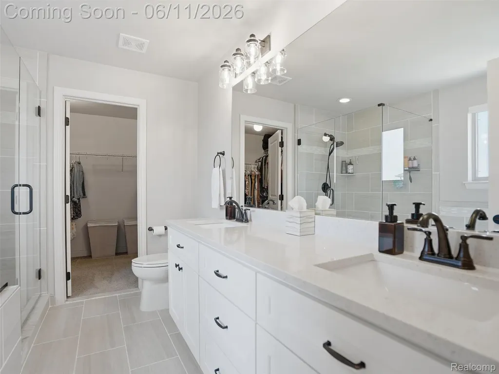 29684 Kevin Drive Chesterfield Township MI 48051