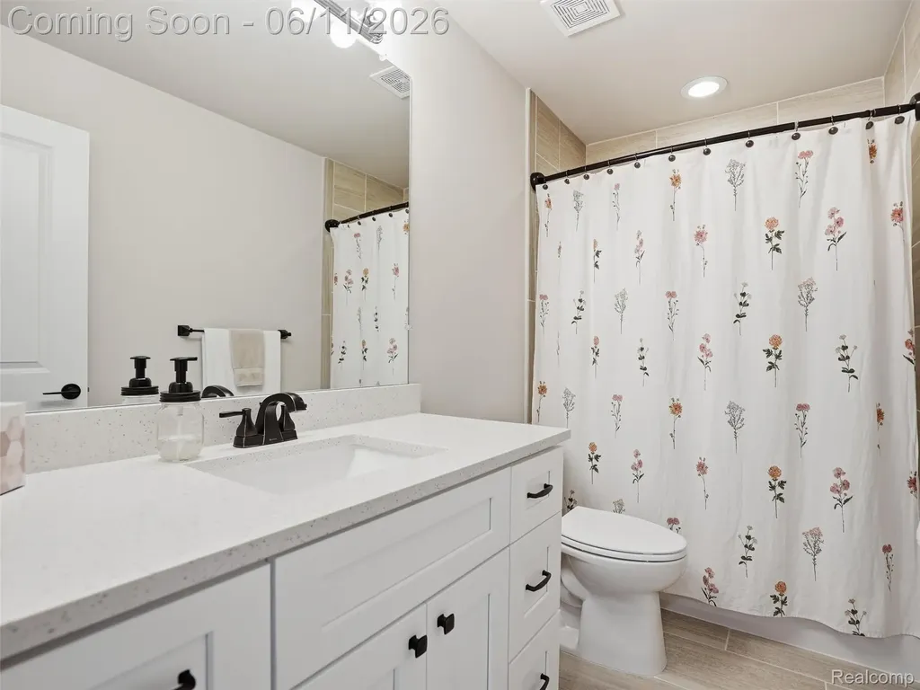 29684 Kevin Drive Chesterfield Township MI 48051