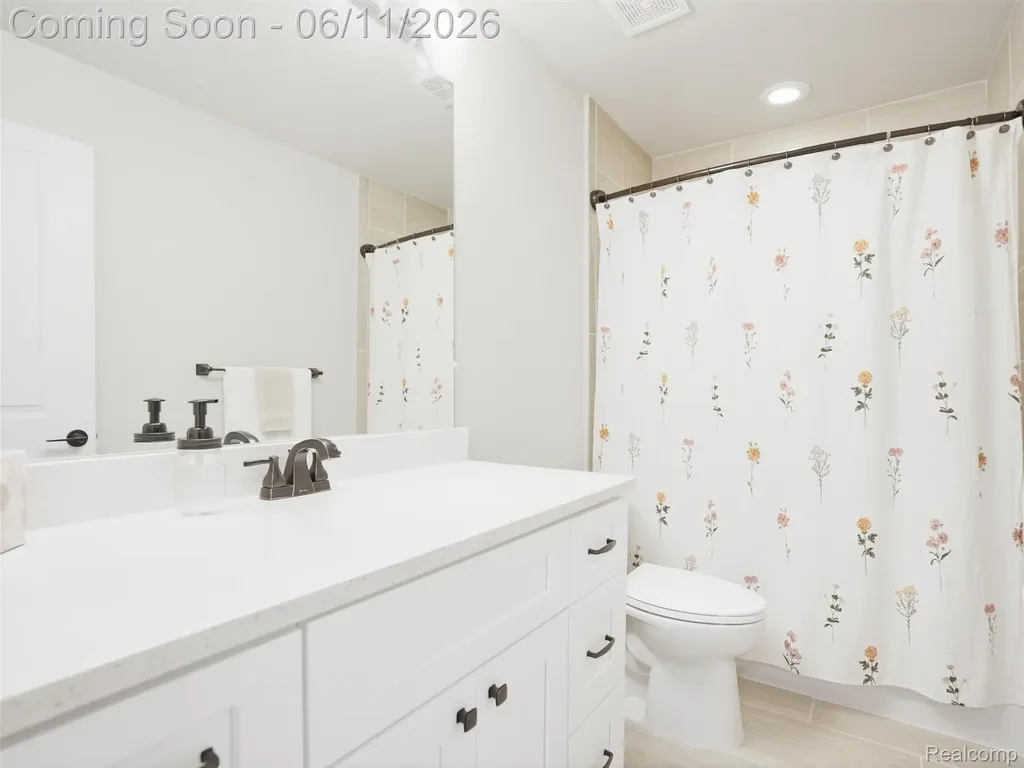 29684 Kevin Drive Chesterfield Township MI 48051