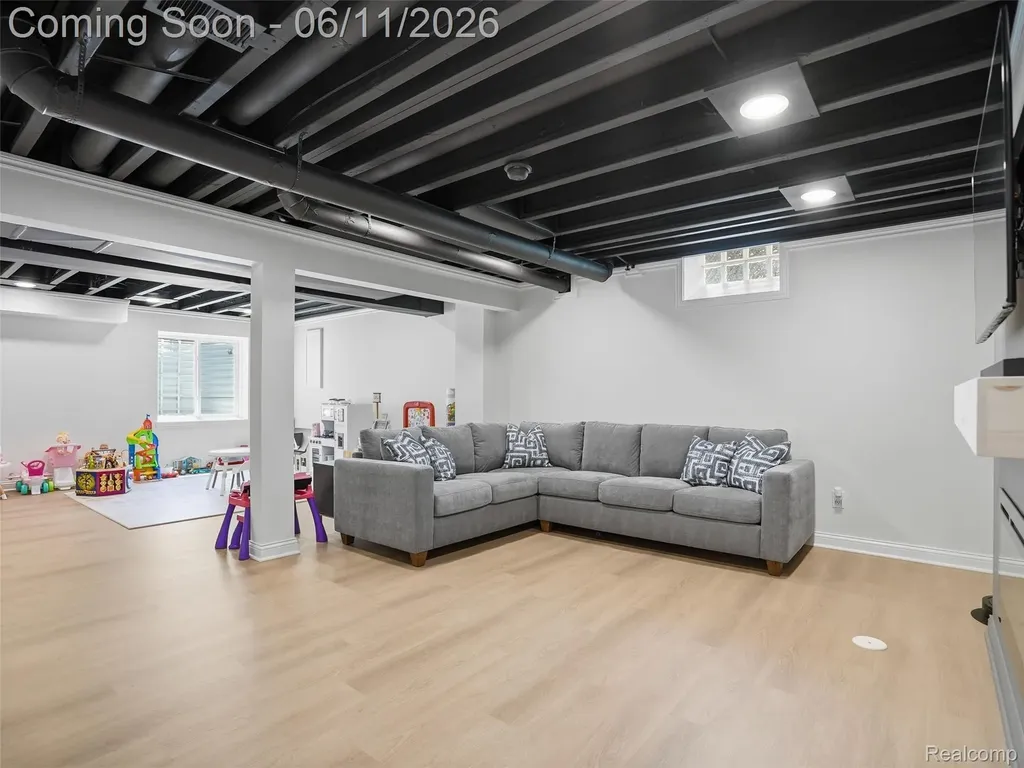 29684 Kevin Drive Chesterfield Township MI 48051