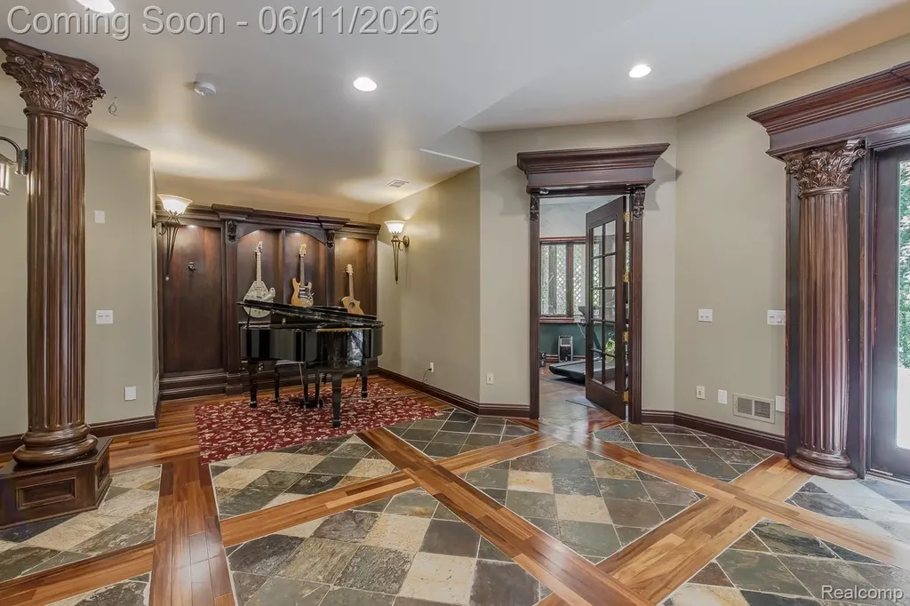 6265 Crest Forest Court E Independence Charter Township MI 48348