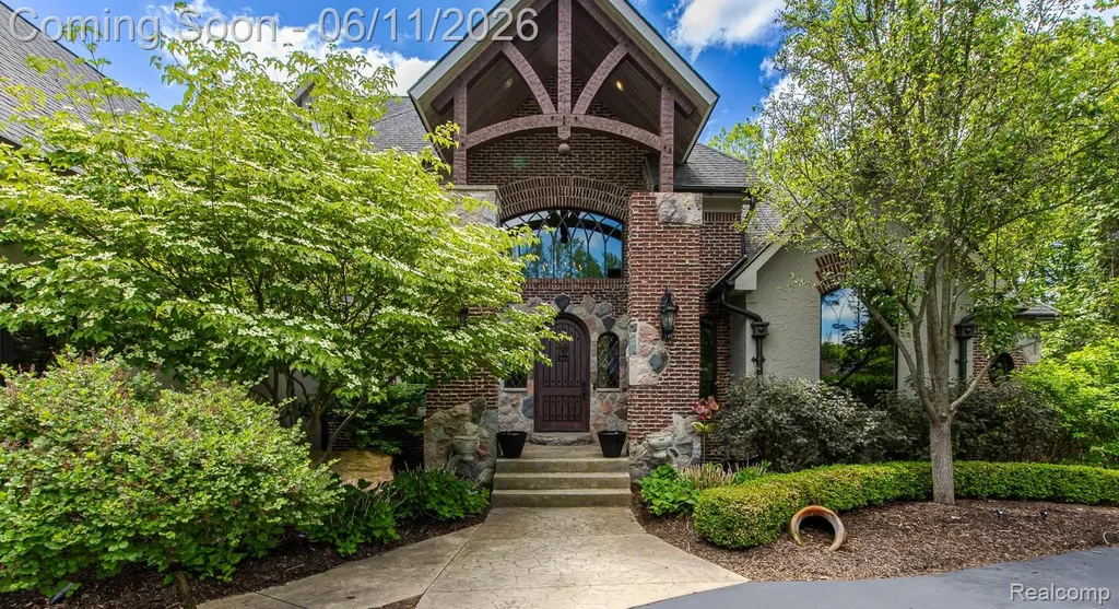 6265 Crest Forest Court E Independence Charter Township MI 48348