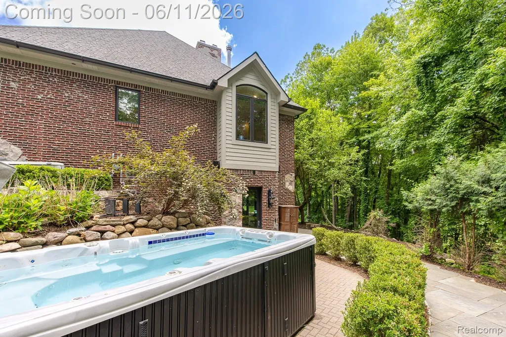 6265 Crest Forest Court E Independence Charter Township MI 48348