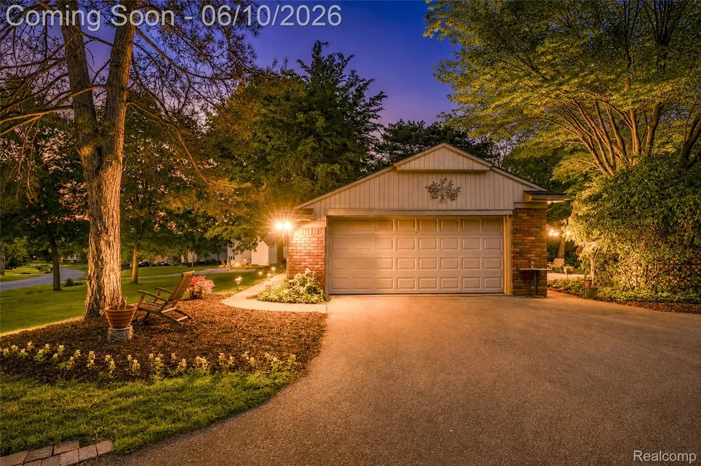 3887 Stonecrest Road West Bloomfield Charter Township MI 48322