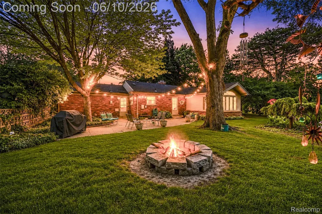 3887 Stonecrest Road West Bloomfield Charter Township MI 48322