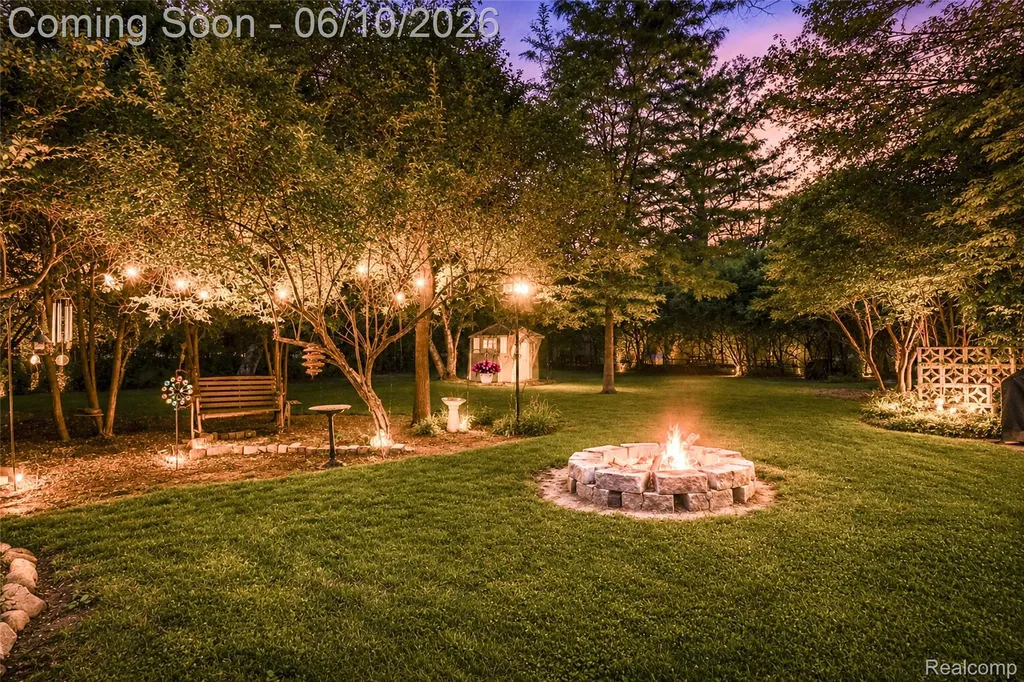 3887 Stonecrest Road West Bloomfield Charter Township MI 48322