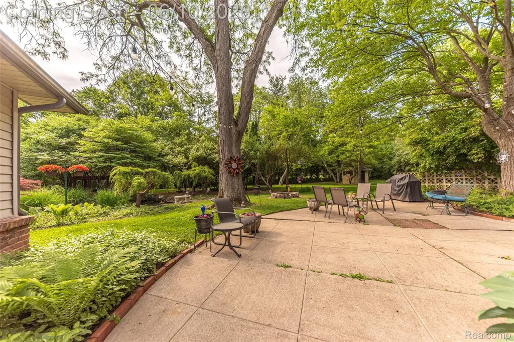 3887 Stonecrest Road West Bloomfield Charter Township MI 48322