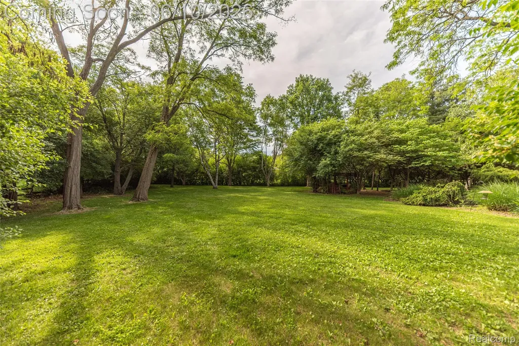 3887 Stonecrest Road West Bloomfield Charter Township MI 48322