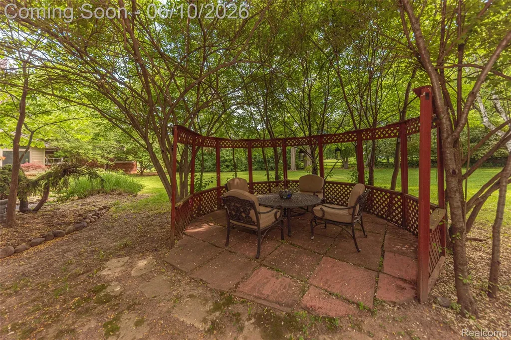 3887 Stonecrest Road West Bloomfield Charter Township MI 48322