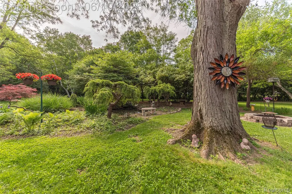 3887 Stonecrest Road West Bloomfield Charter Township MI 48322