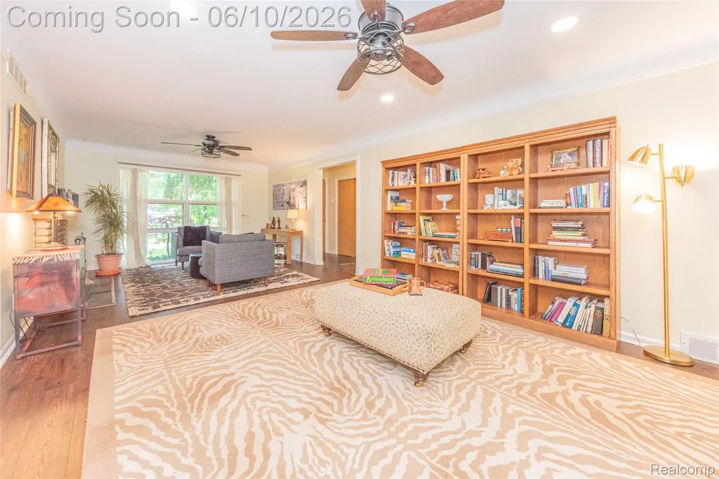 3887 Stonecrest Road West Bloomfield Charter Township MI 48322