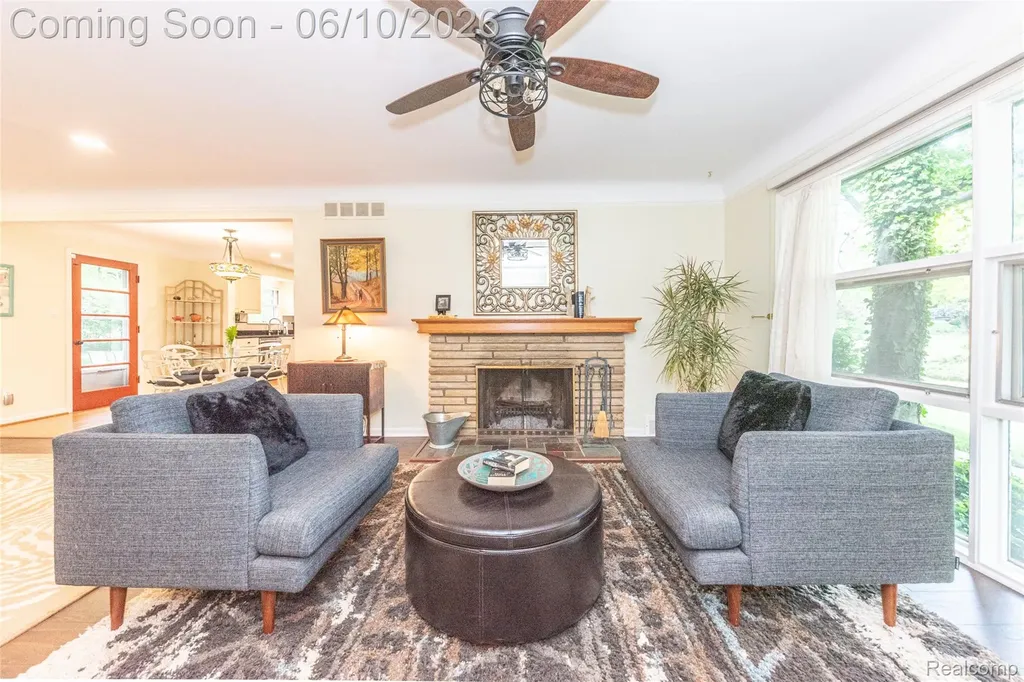 3887 Stonecrest Road West Bloomfield Charter Township MI 48322
