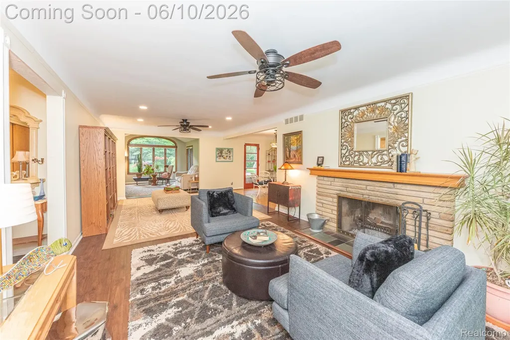 3887 Stonecrest Road West Bloomfield Charter Township MI 48322