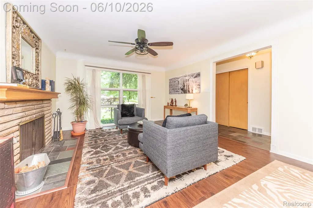 3887 Stonecrest Road West Bloomfield Charter Township MI 48322