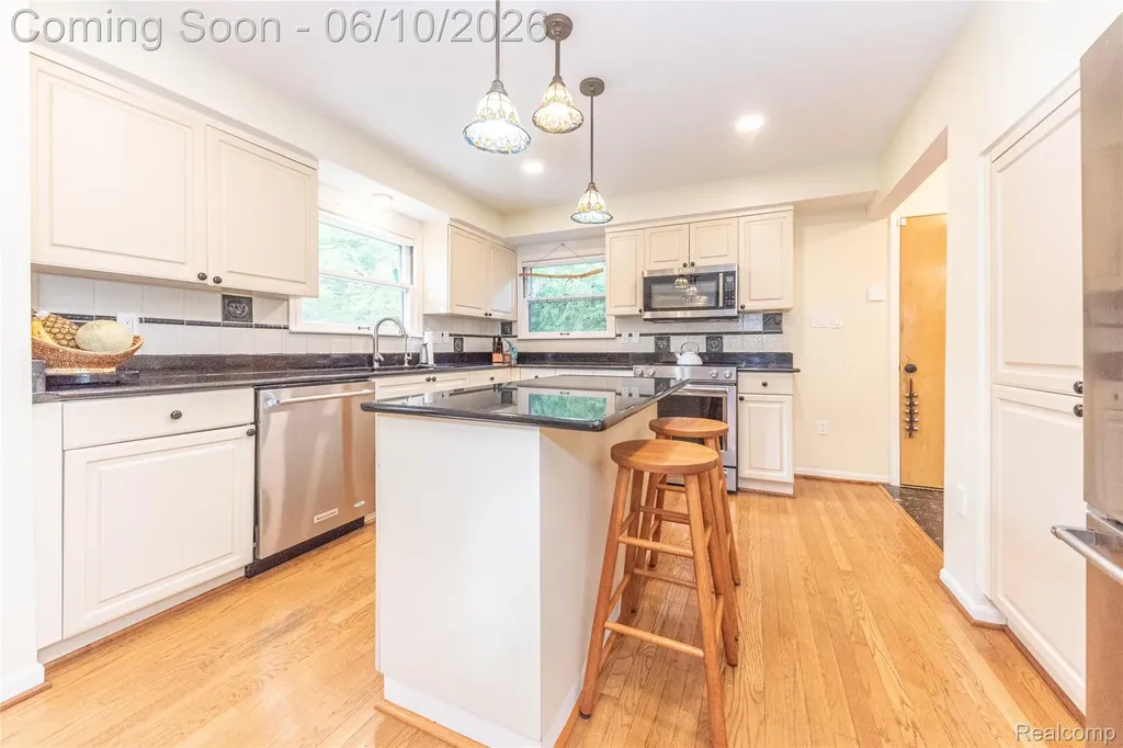 3887 Stonecrest Road West Bloomfield Charter Township MI 48322