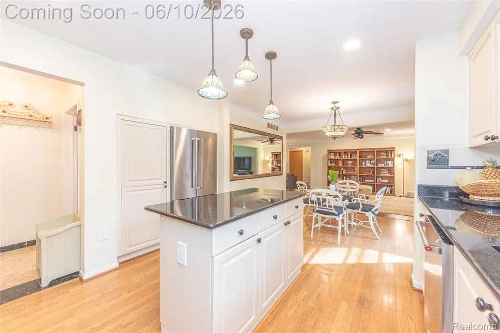 3887 Stonecrest Road West Bloomfield Charter Township MI 48322