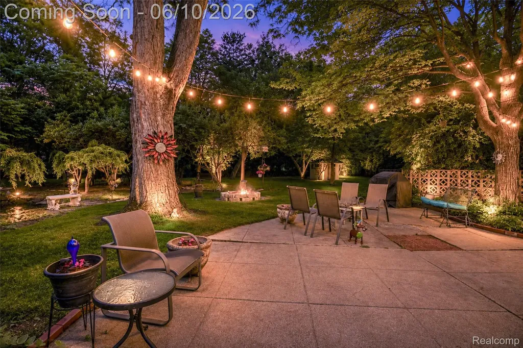 3887 Stonecrest Road West Bloomfield Charter Township MI 48322