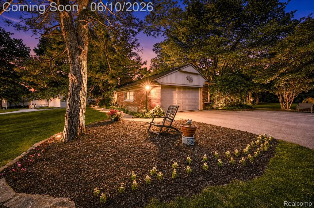 3887 Stonecrest Road West Bloomfield Charter Township MI 48322