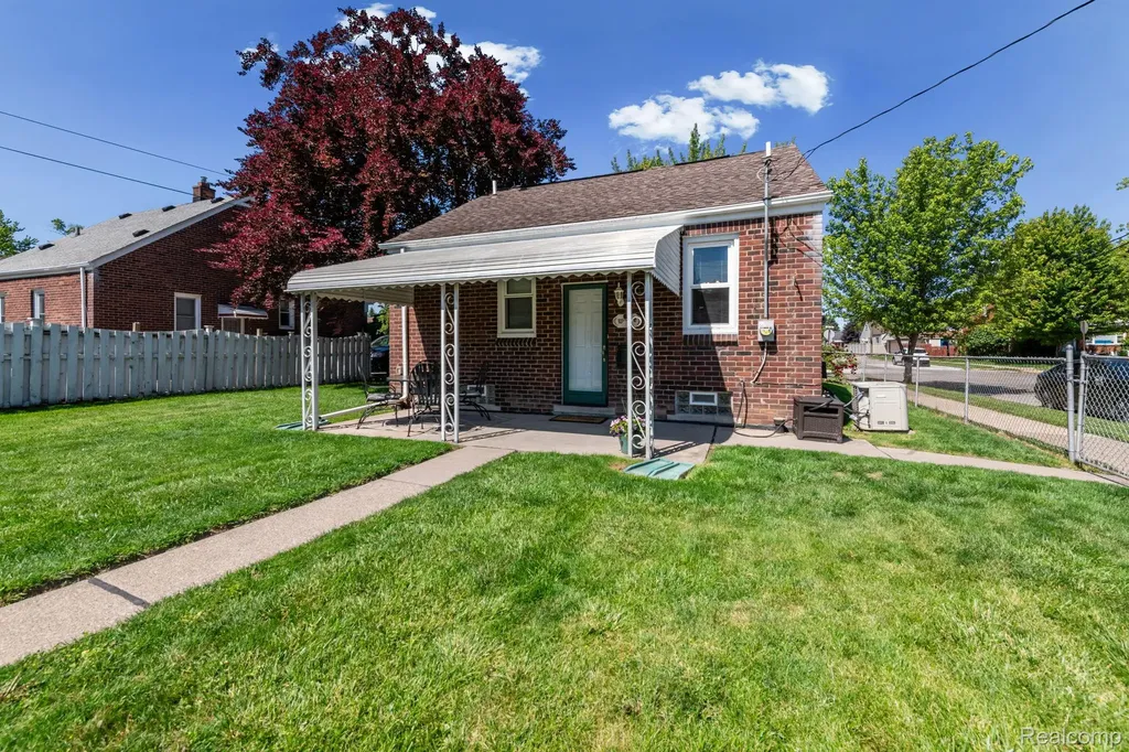 1405 20th Street Wyandotte City MI 48192