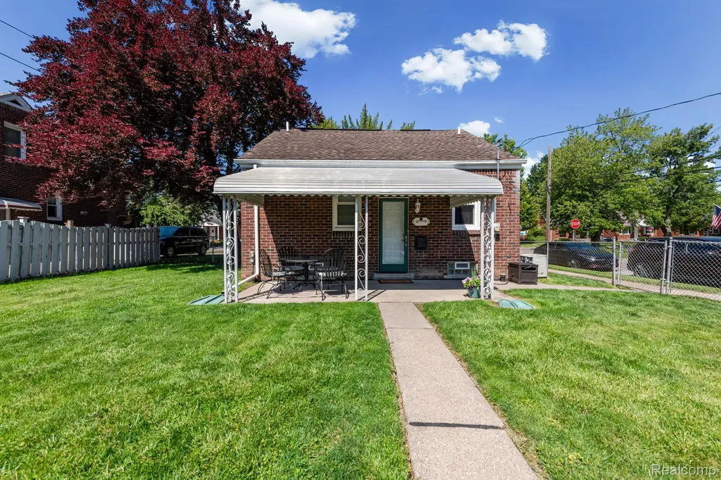 1405 20th Street Wyandotte City MI 48192