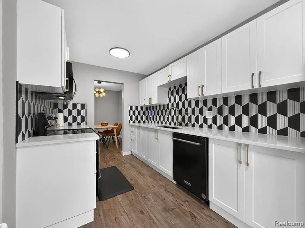 20830 W Glen Haven Circle Novi City MI 48167