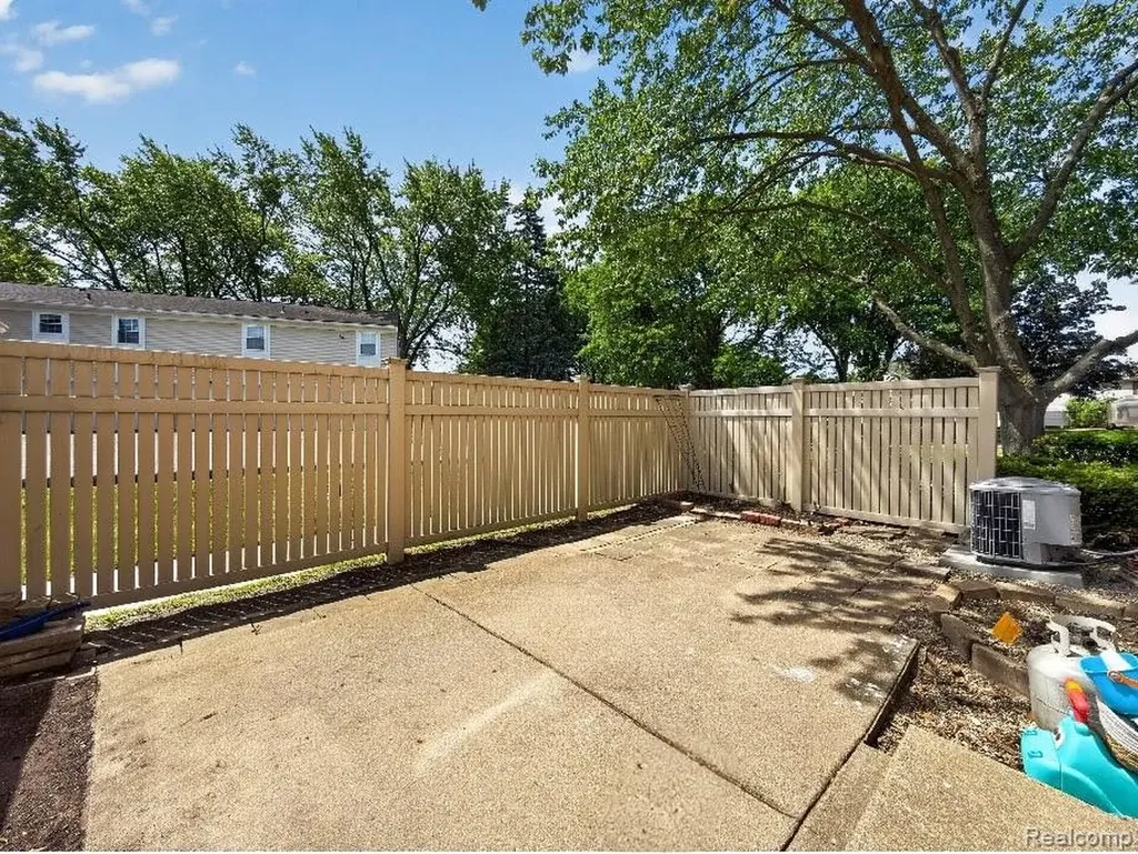 20830 W Glen Haven Circle Novi City MI 48167
