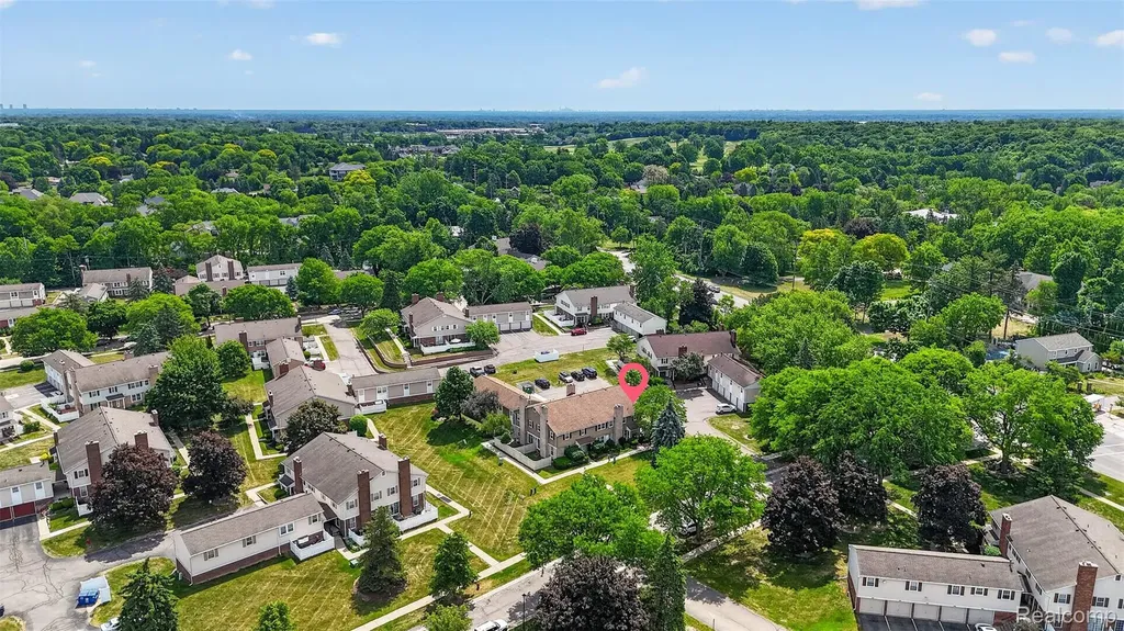 20830 W Glen Haven Circle Novi City MI 48167