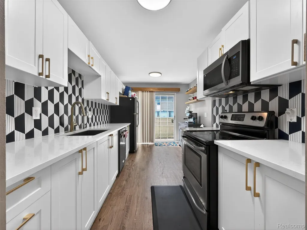 20830 W Glen Haven Circle Novi City MI 48167