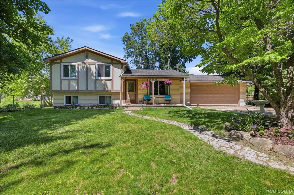 5069 Warmbriar Drive White Lake Charter Township MI 48383