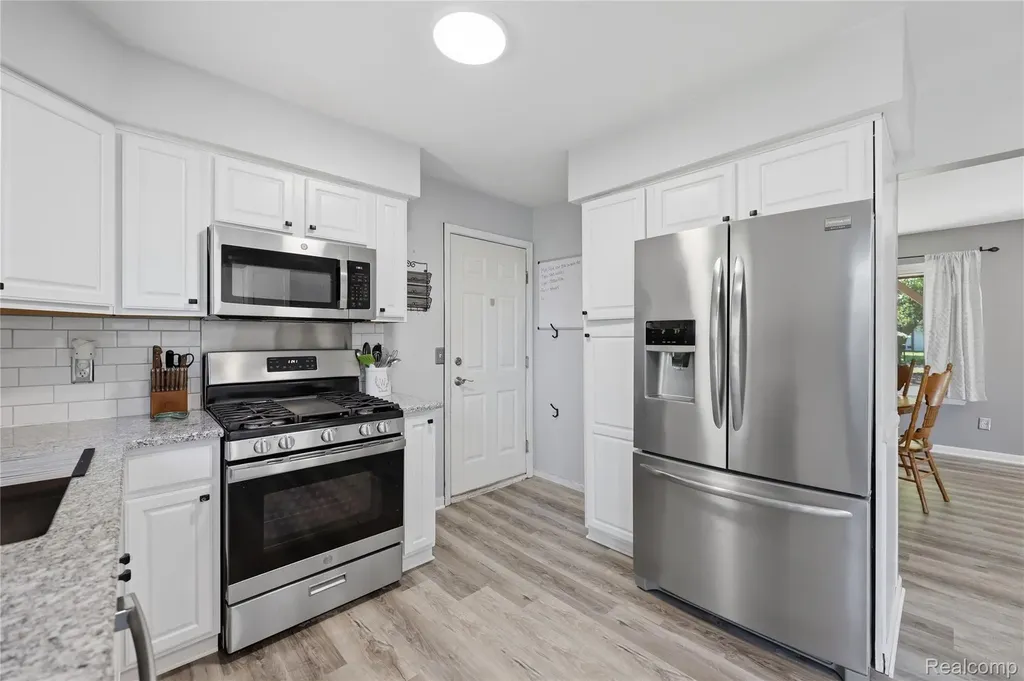 5069 Warmbriar Drive White Lake Charter Township MI 48383