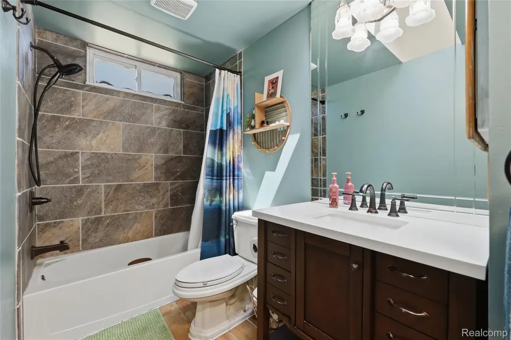 5069 Warmbriar Drive White Lake Charter Township MI 48383