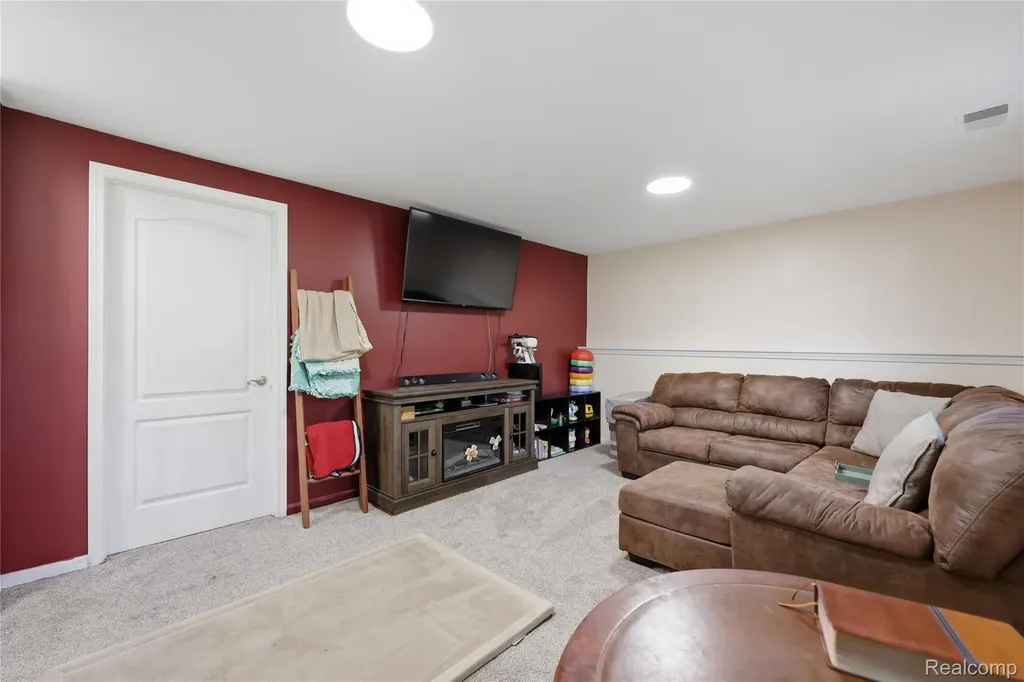 5069 Warmbriar Drive White Lake Charter Township MI 48383
