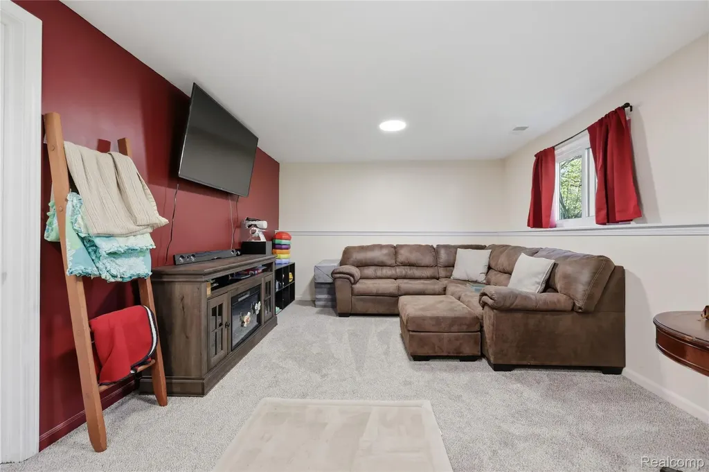 5069 Warmbriar Drive White Lake Charter Township MI 48383