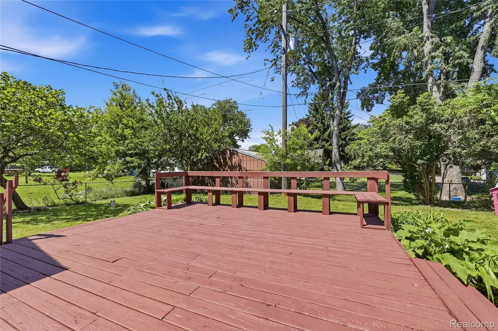 5069 Warmbriar Drive White Lake Charter Township MI 48383
