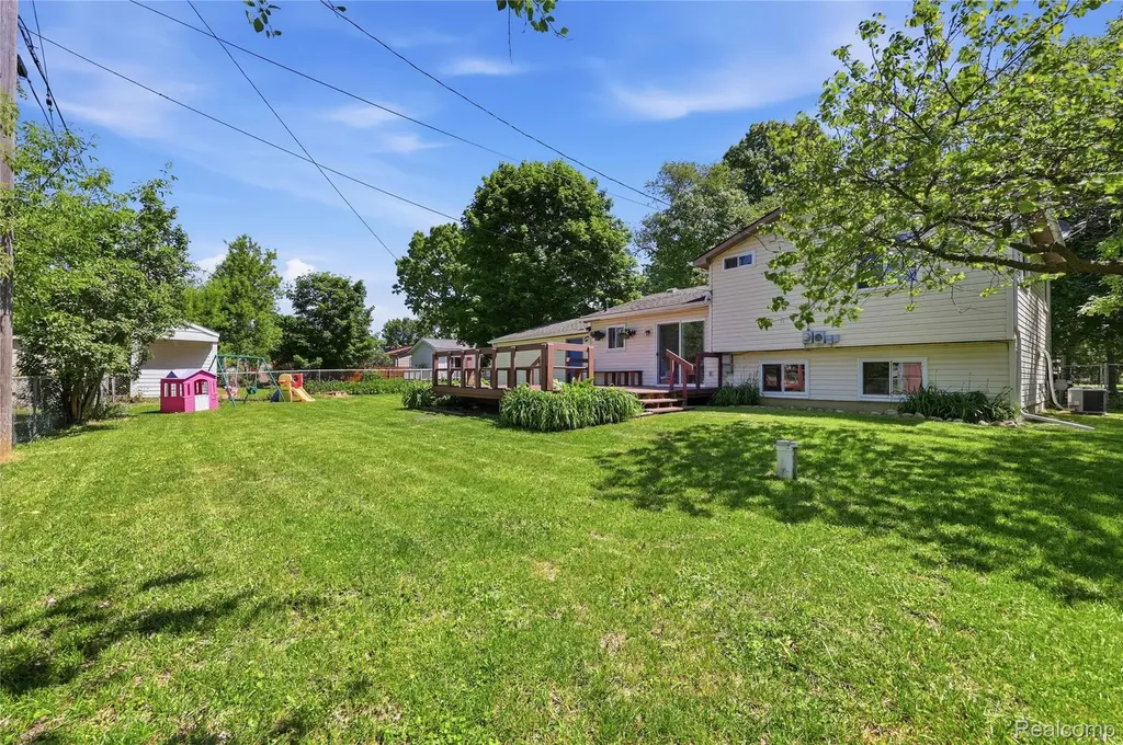 5069 Warmbriar Drive White Lake Charter Township MI 48383