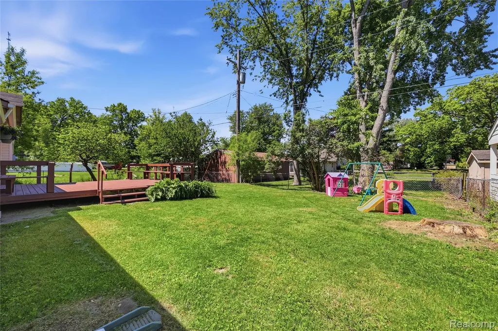 5069 Warmbriar Drive White Lake Charter Township MI 48383