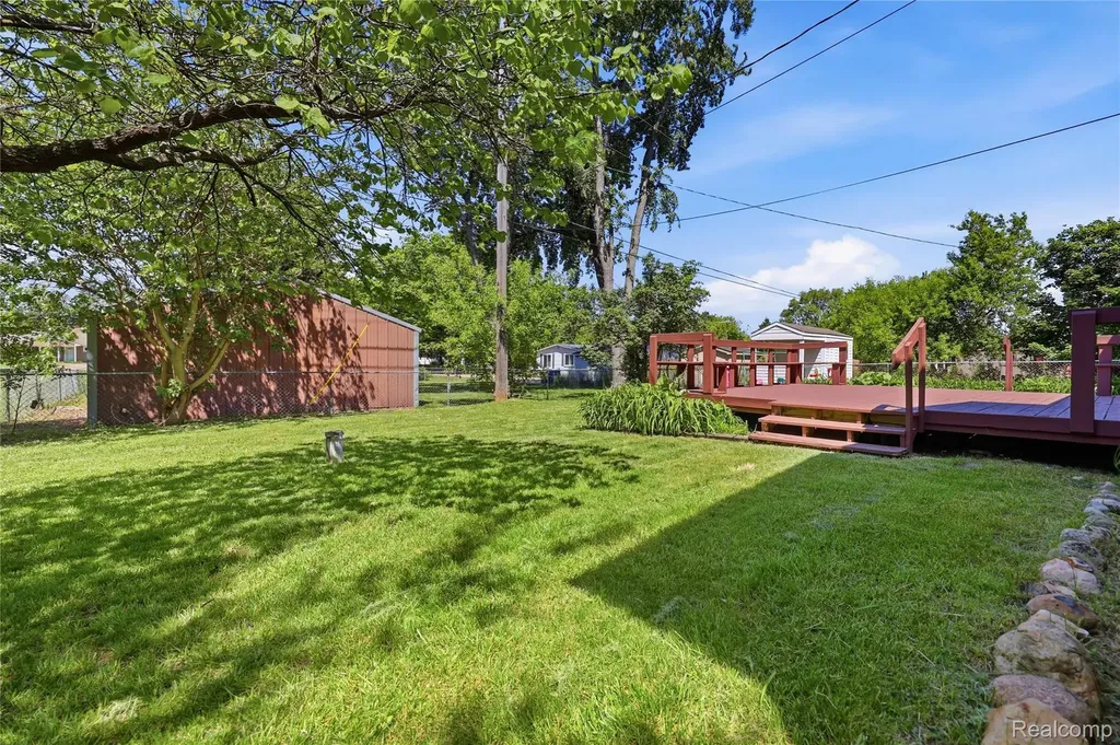 5069 Warmbriar Drive White Lake Charter Township MI 48383