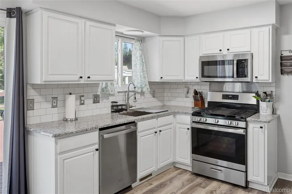 5069 Warmbriar Drive White Lake Charter Township MI 48383