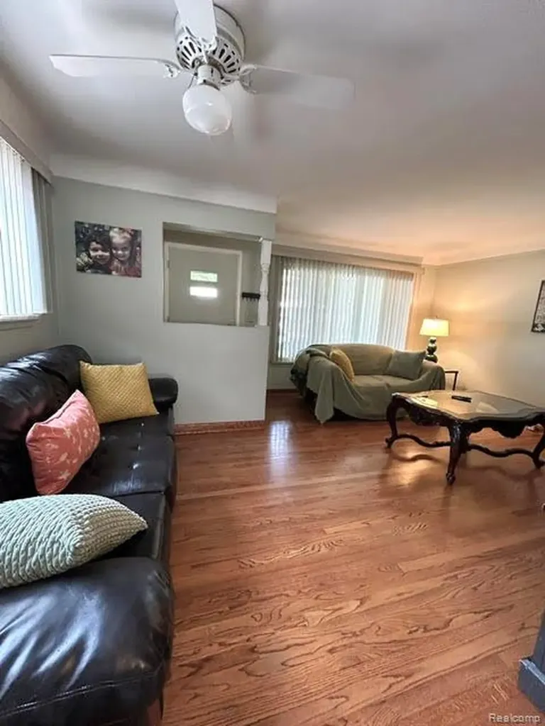 29701 Sherry Avenue Madison Heights City MI 48071