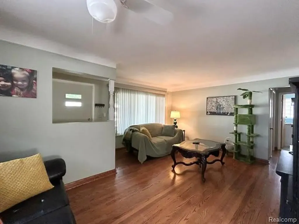 29701 Sherry Avenue Madison Heights City MI 48071