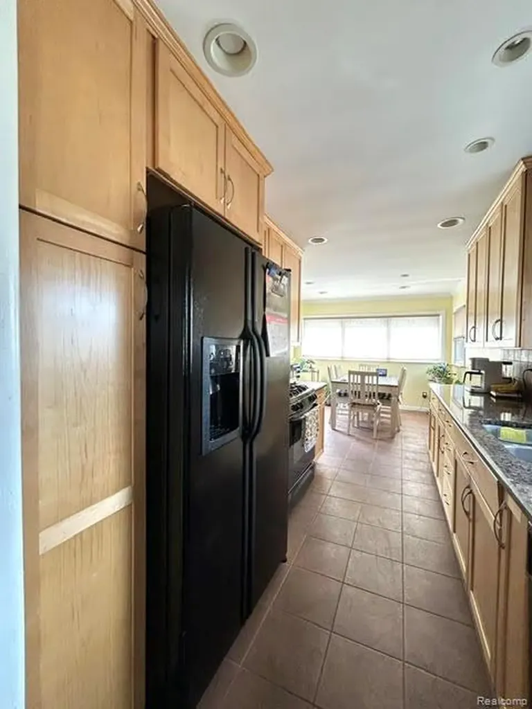 29701 Sherry Avenue Madison Heights City MI 48071