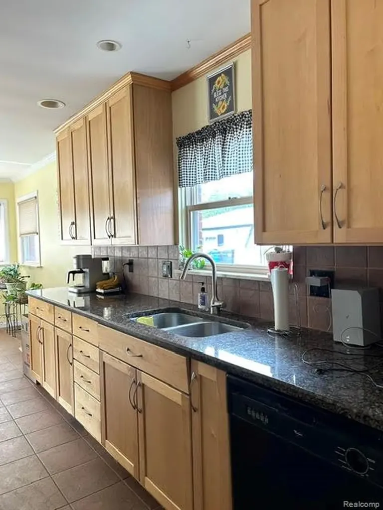 29701 Sherry Avenue Madison Heights City MI 48071