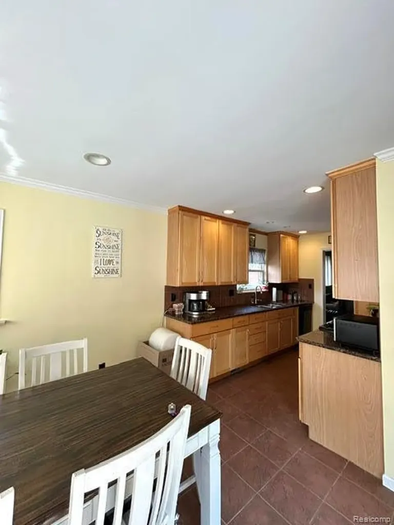 29701 Sherry Avenue Madison Heights City MI 48071