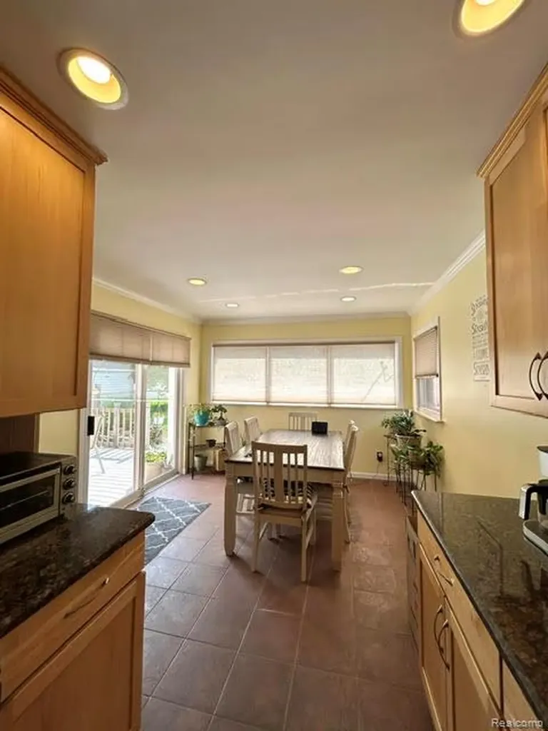 29701 Sherry Avenue Madison Heights City MI 48071