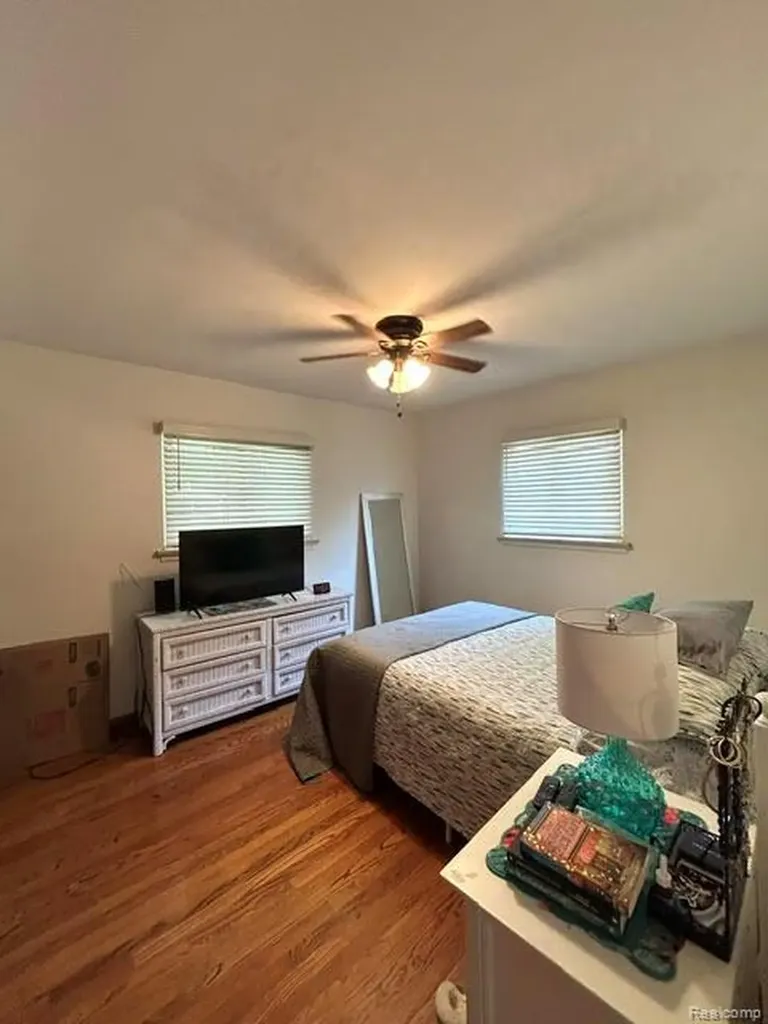 29701 Sherry Avenue Madison Heights City MI 48071