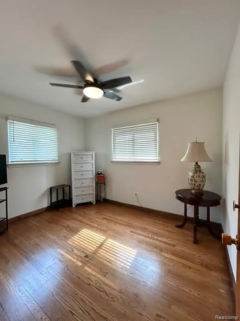 29701 Sherry Avenue Madison Heights City MI 48071