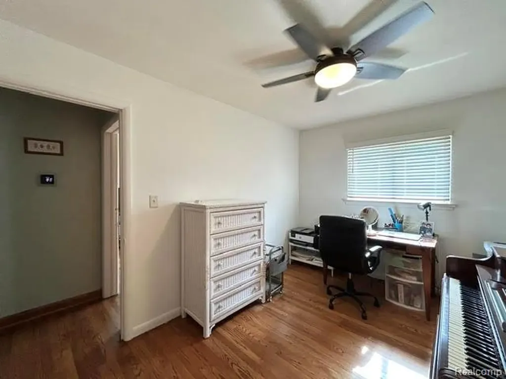 29701 Sherry Avenue Madison Heights City MI 48071