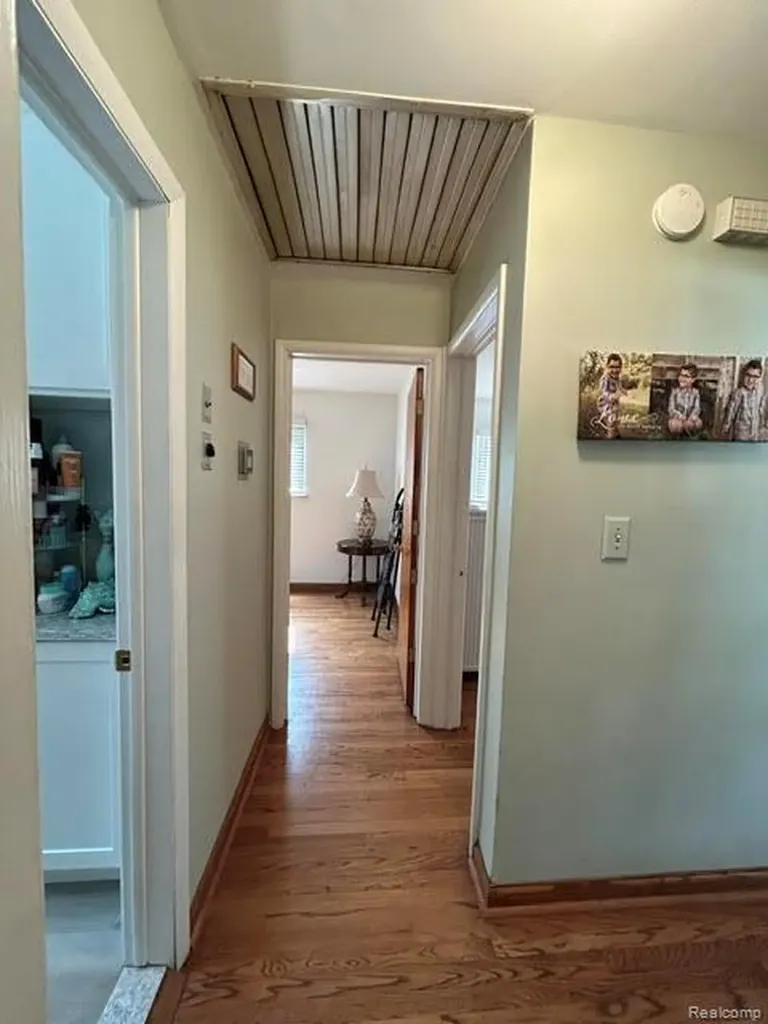29701 Sherry Avenue Madison Heights City MI 48071