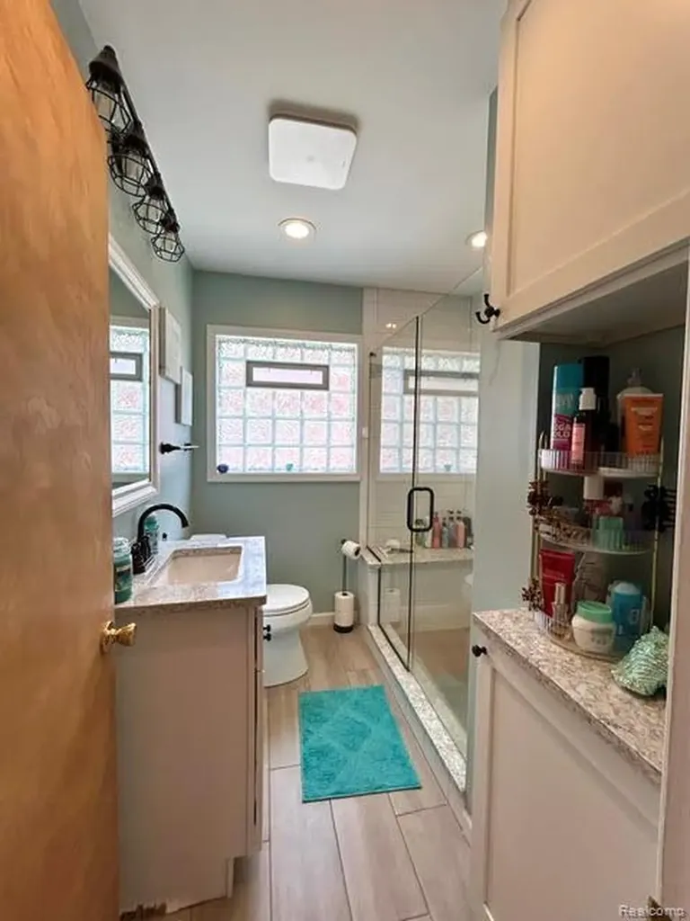 29701 Sherry Avenue Madison Heights City MI 48071